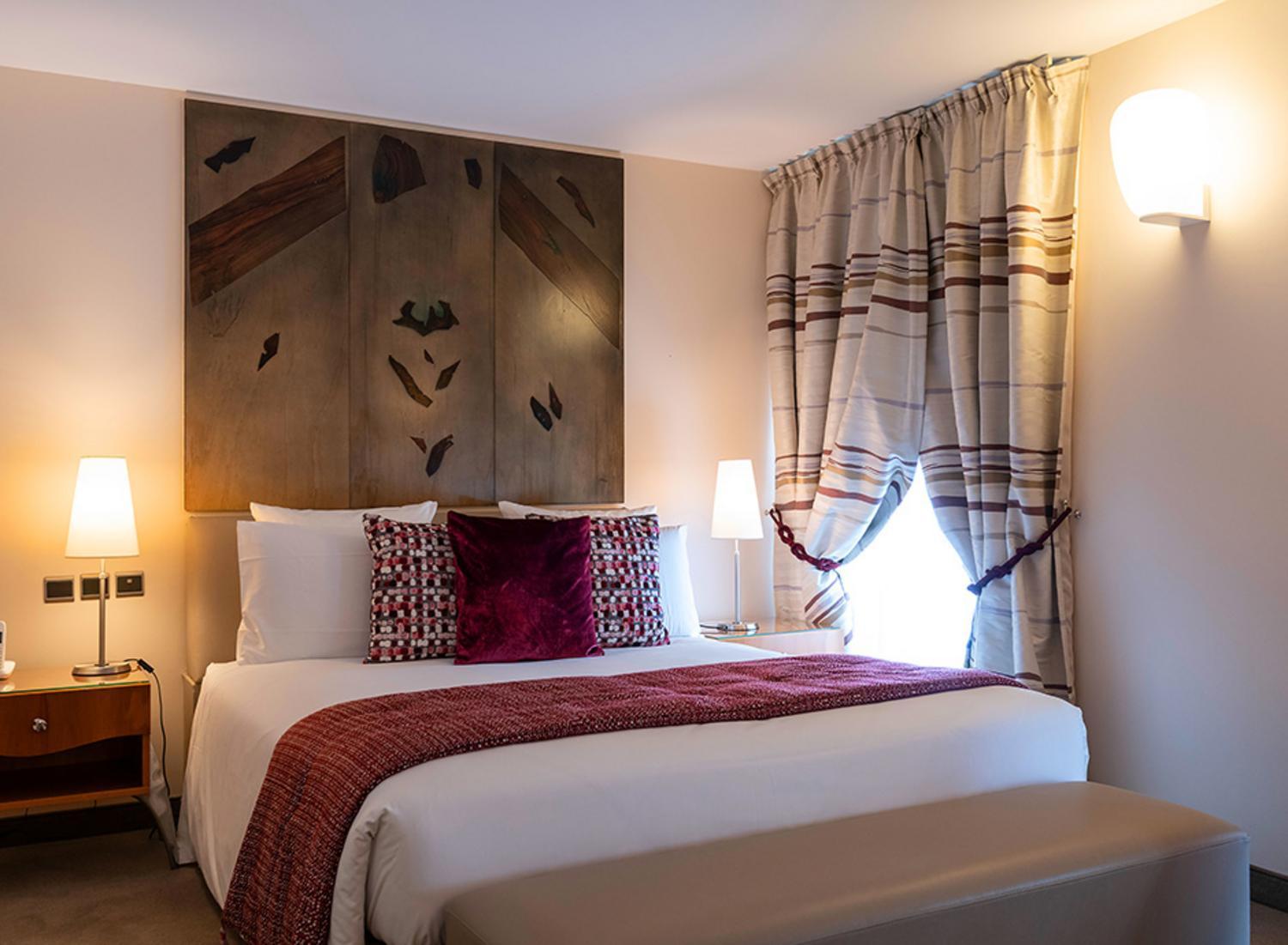 Hotel & Spa Regent Petite France Strasbourg Bagian luar foto A bedroom at the hotel