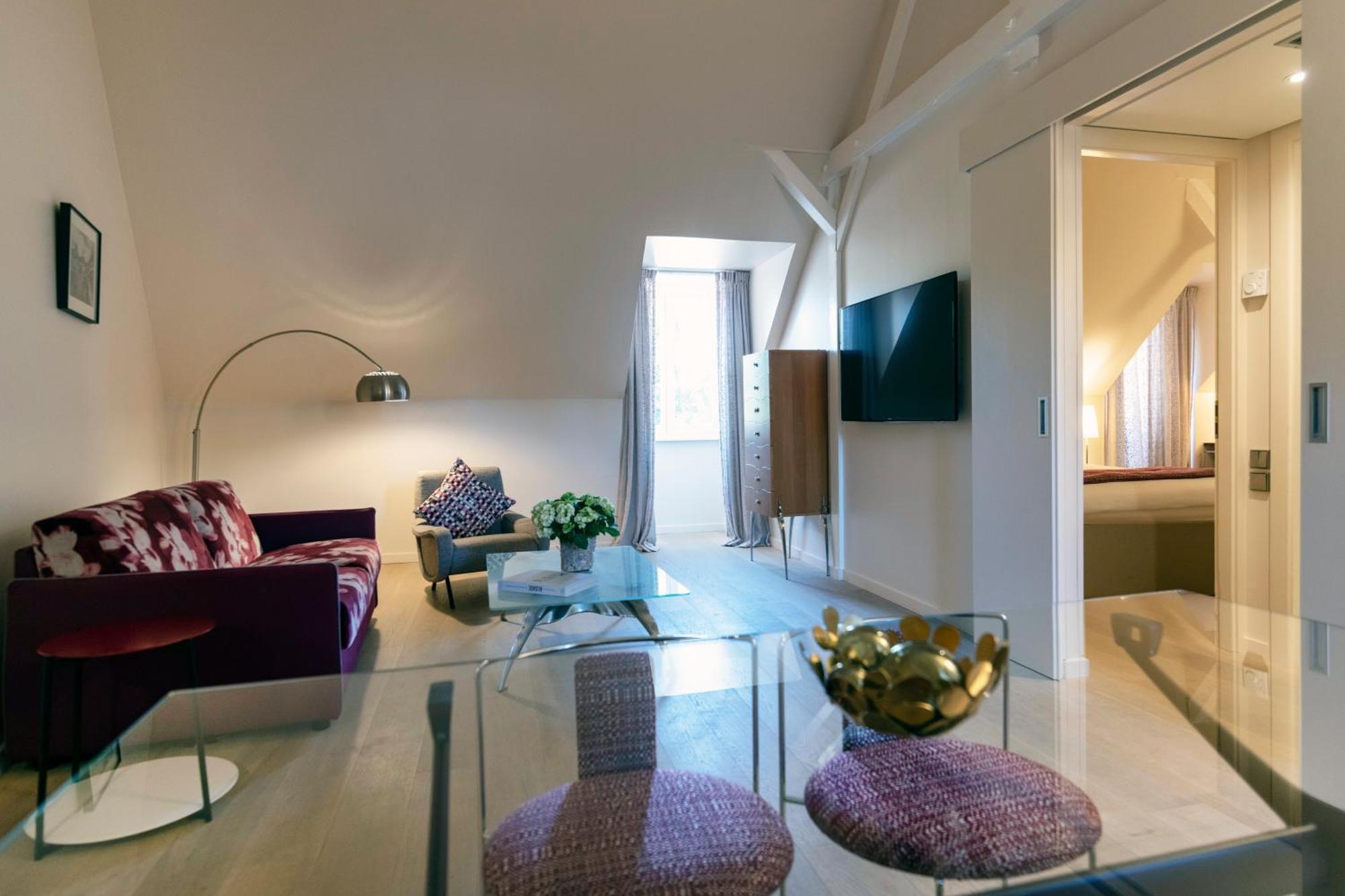 Hotel & Spa Regent Petite France Strasbourg Bagian luar foto The interior of a suite at the hotel